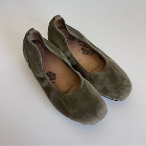 Taos Footwear Women’s Chit Chat Olive Suede Leather Skimmer Ballet Flats
